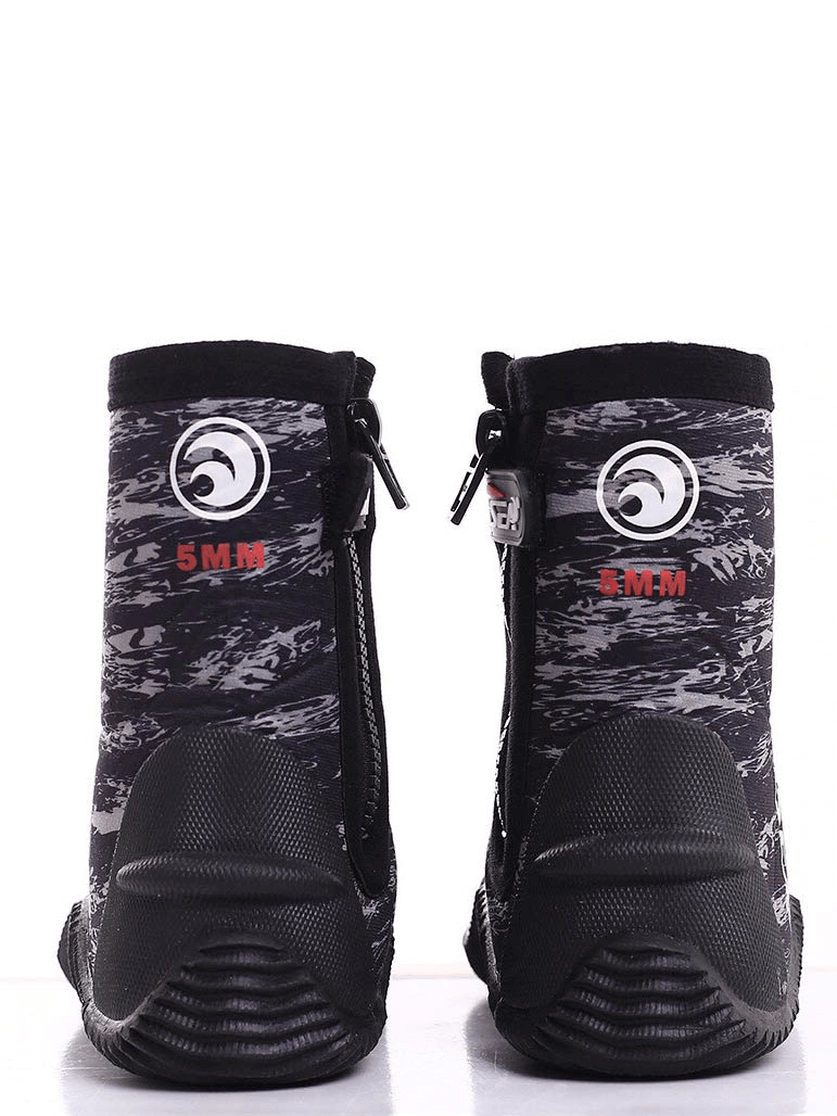 Camouflage 5MM neoprene zipper diving boots, back view, featuring waterproof and slip-resistant design for snorkeling and water sports.