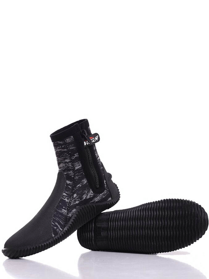 5MM neoprene zipper diving boots, black camouflage design with rubber soles, perfect for water sports, featuring a convenient zipper closure.