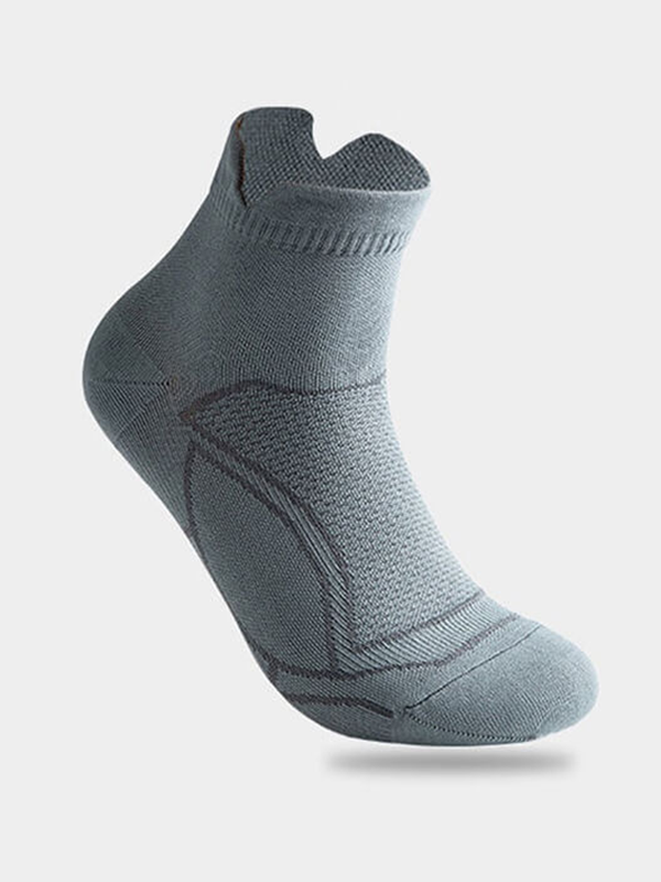Anti-sweat unisex sport sock with middle tube design for fitness, made of breathable polyester and spandex, in grey.