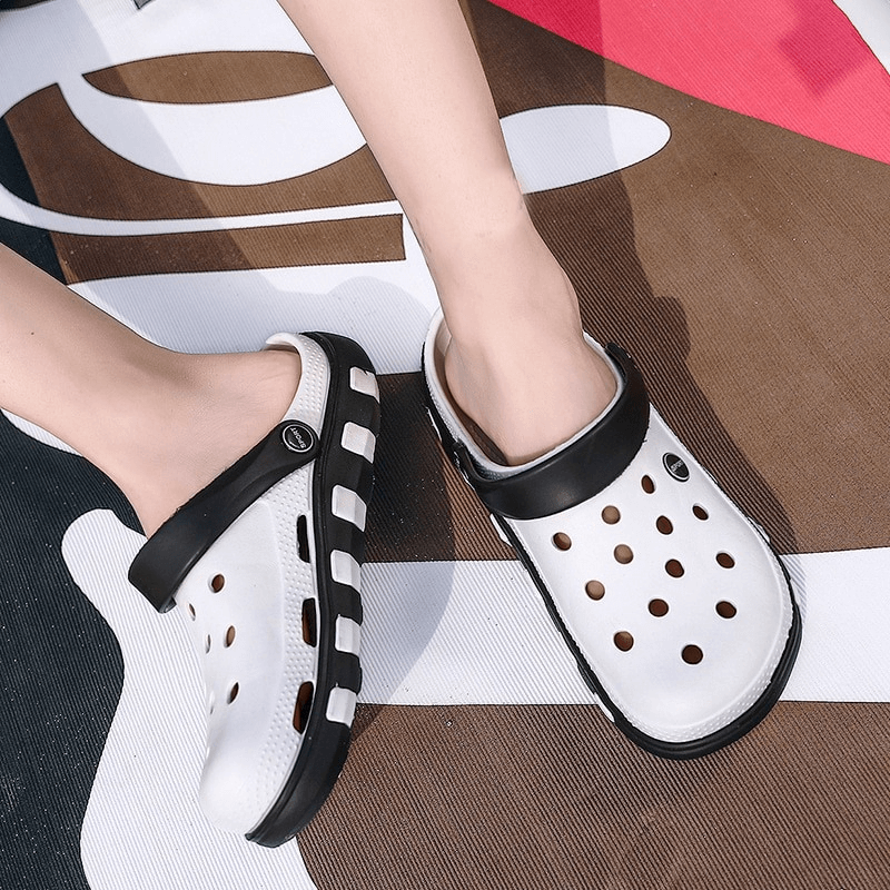 Beach lightweight quick-drying sandals with white and black design, perfect for comfort and flexibility during outdoor activities.