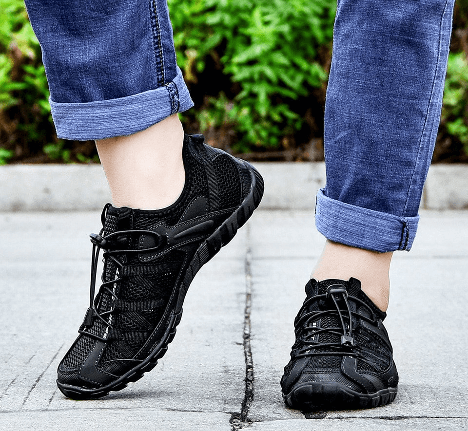 Man wearing breathable mesh flexible sneakers SF0758, lightweight sports footwear with air mesh upper and rubber outsole for comfort.