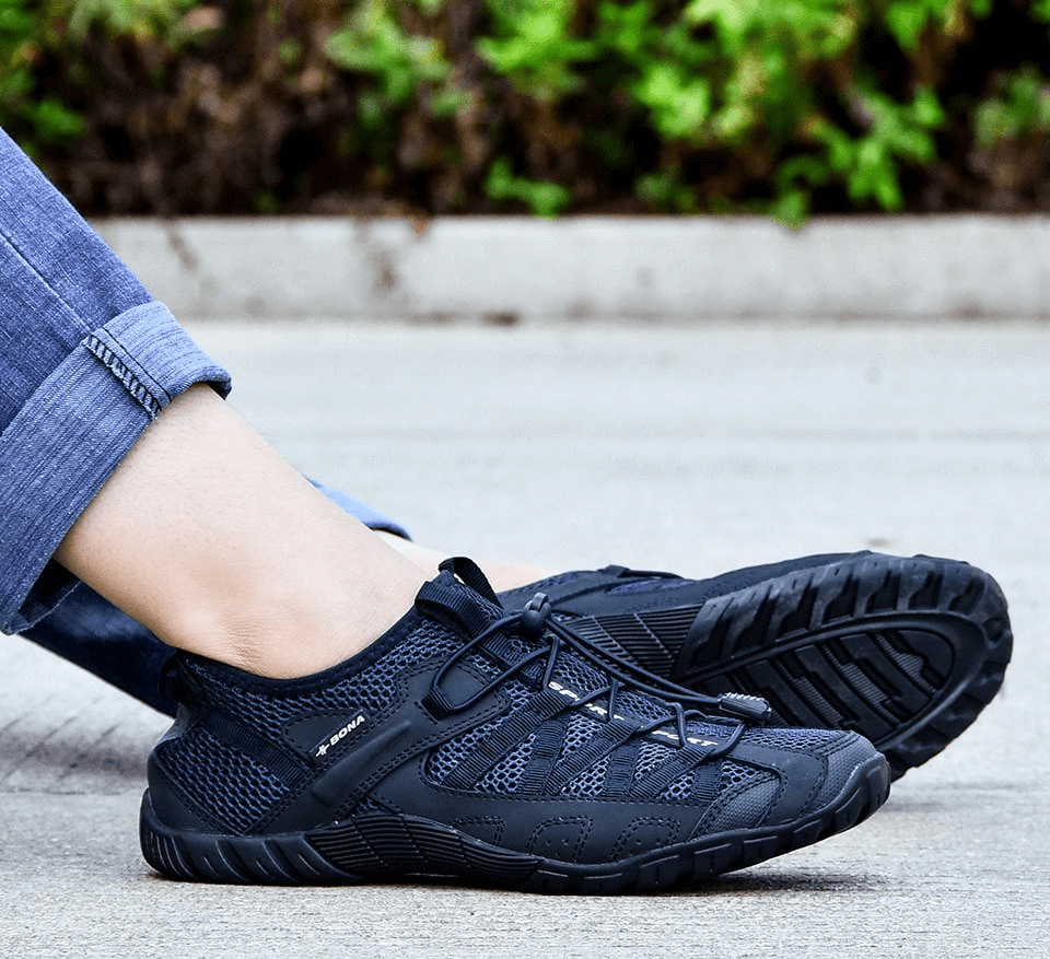 Breathable mesh flexible sneakers for men, perfect for lightweight comfort and breathability in sports, featuring elastic band closure.
