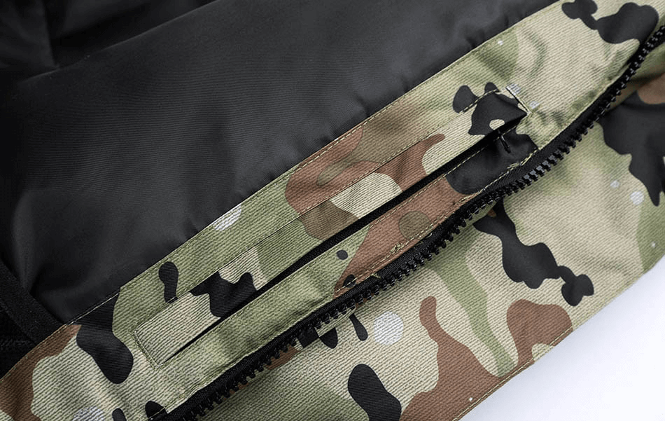 Close-up of the camouflage waterproof men's snowboard jacket SF0899, showing zipper and fabric texture for durability and comfort.