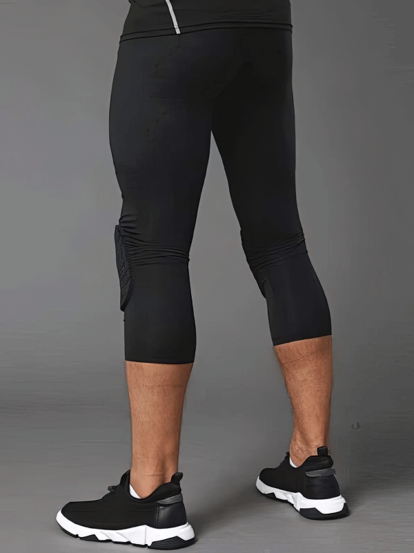 Black men's capri leggings with knee pads, perfect for basketball and running, featuring a sleek fit for performance and comfort.