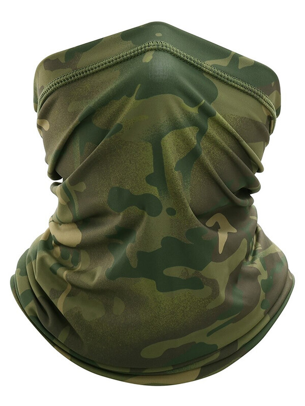 Camouflage unisex neck gaiter for outdoor sports, UPF50+, soft and breathable fabric.