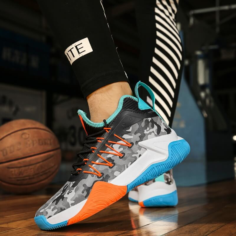 Unisex basketball sneakers SF0740 with camouflage design and vibrant sole, perfect for intense games on the court.