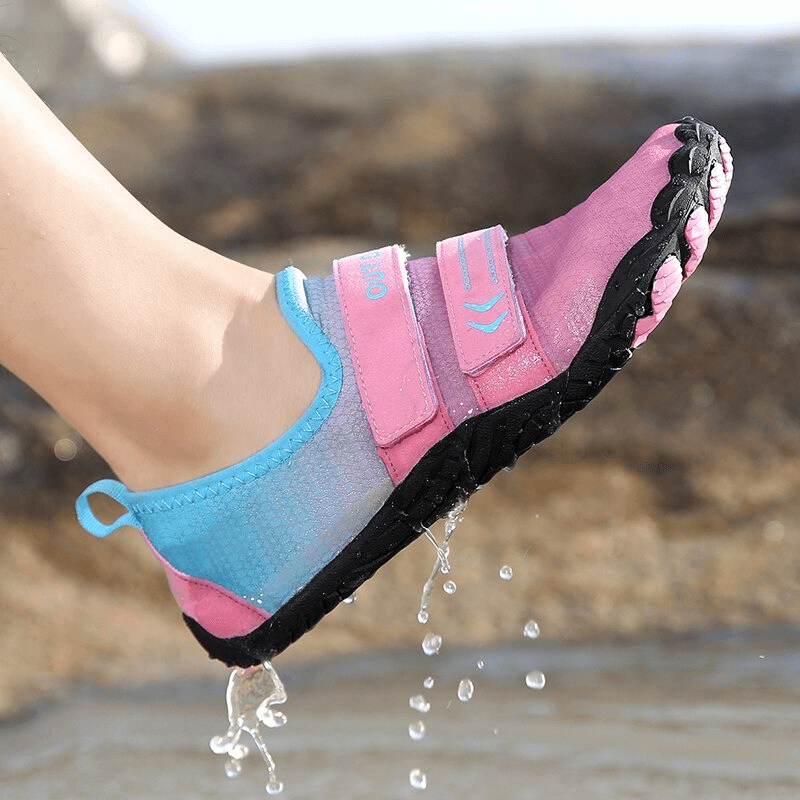 Chaussures aquatiques élastiques avec semelle à trou de drainage / chaussures de sport de natation - SPF0514 