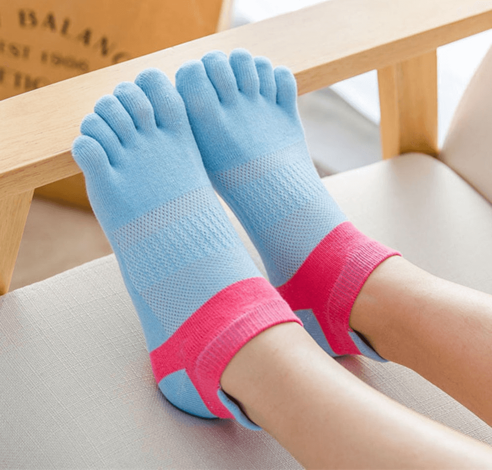 Fashion colorful cotton five-finger short socks for women, blue with pink trim, breathable and comfortable, perfect for everyday wear.