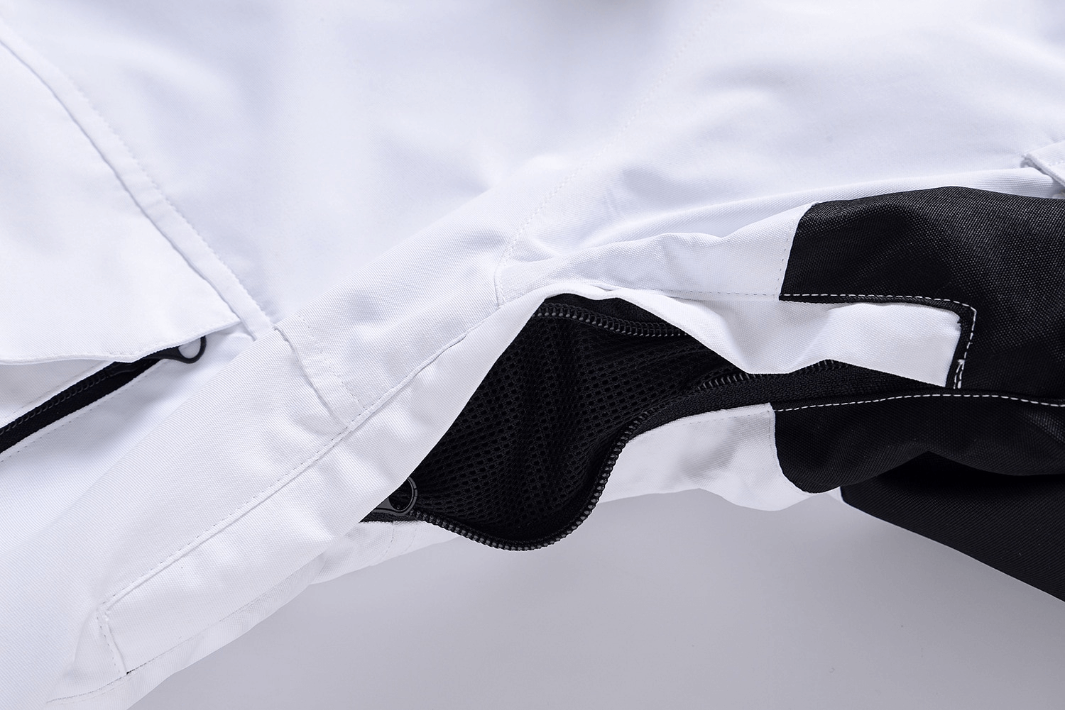 Close-up of Fashion Unisex Ski Jacket with Hood showcasing durable zipper and waterproof fabric details.