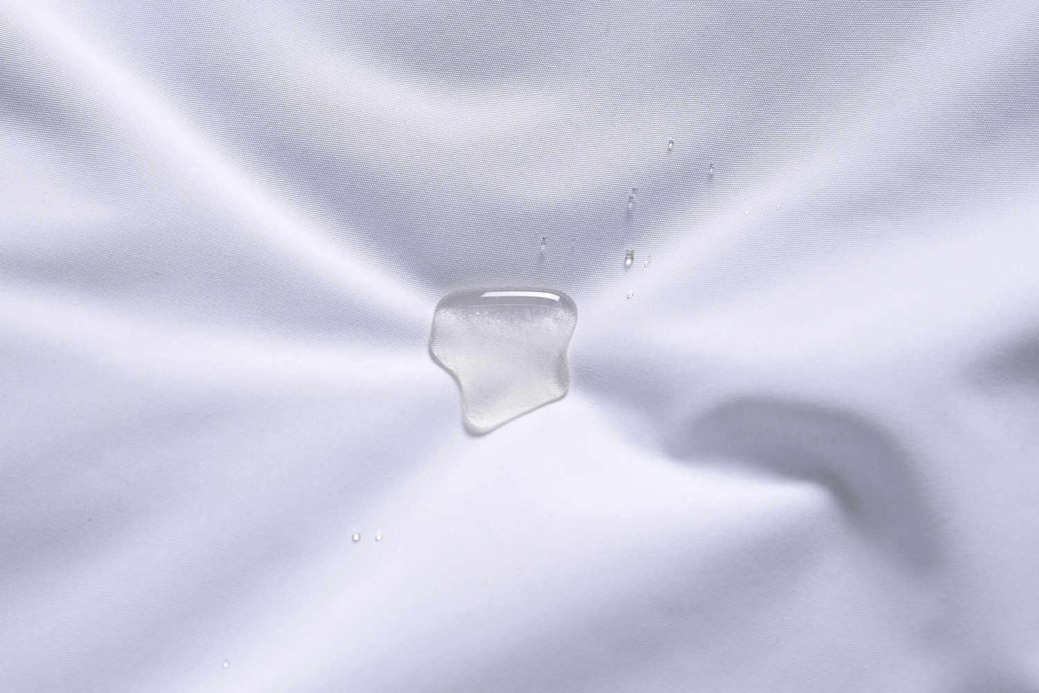 Water droplet on waterproof fabric of the Fashion Unisex Ski Jacket, showcasing its durable and breathable material.