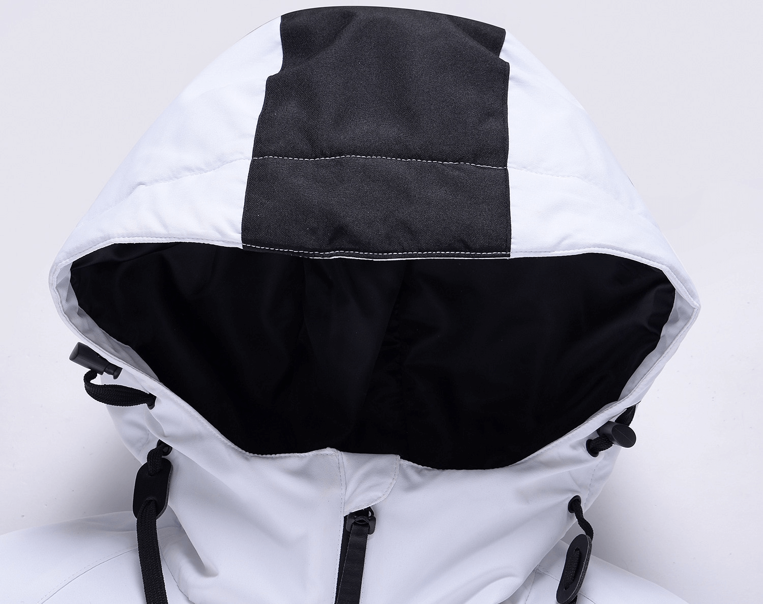 Close-up of a white and black hood on the Fashion Unisex Ski Jacket SF0875, showcasing its waterproof and windproof features for snow sports.