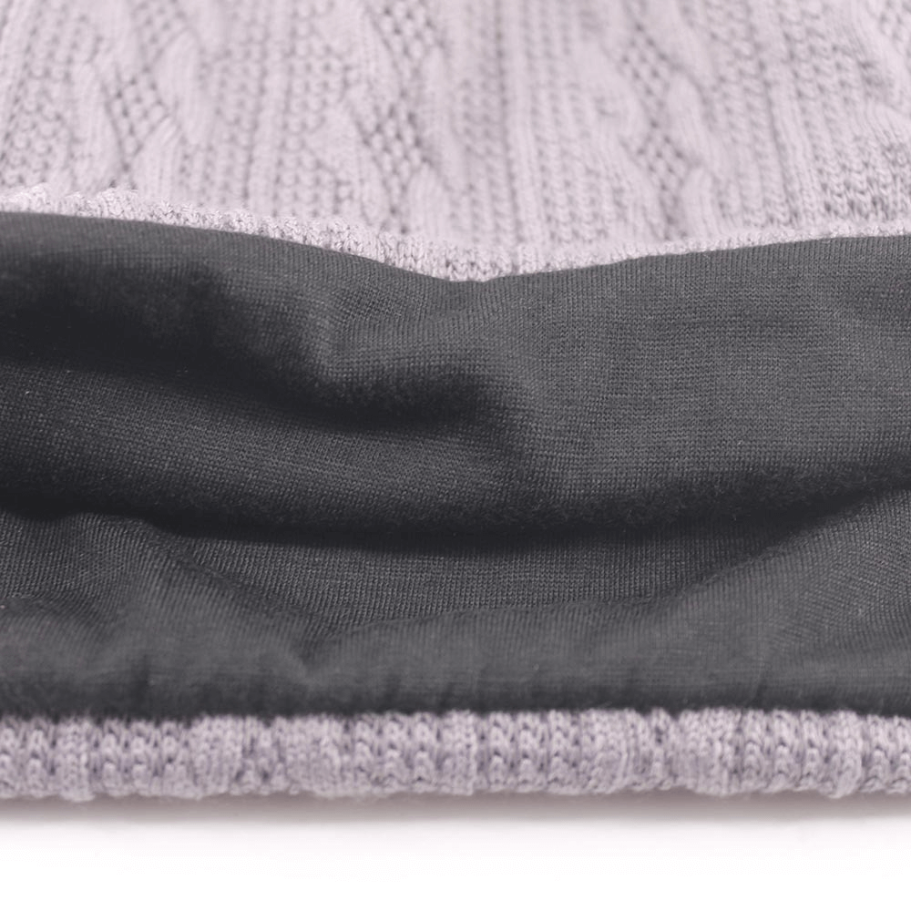 Close-up of a gray knit beanie hat with a soft black lining, perfect for stylish warmth. Ideal for men and women, made of cotton and polyester.