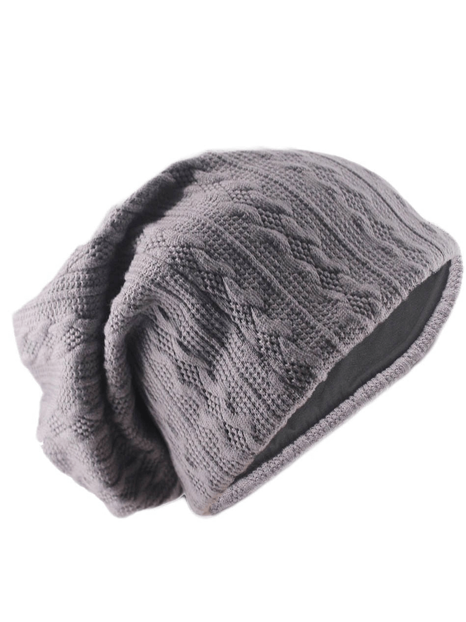 Gray knit beanie with a textured pattern, ideal for men and women. Soft, warm, and stylish for casual wear. Model SF0164.