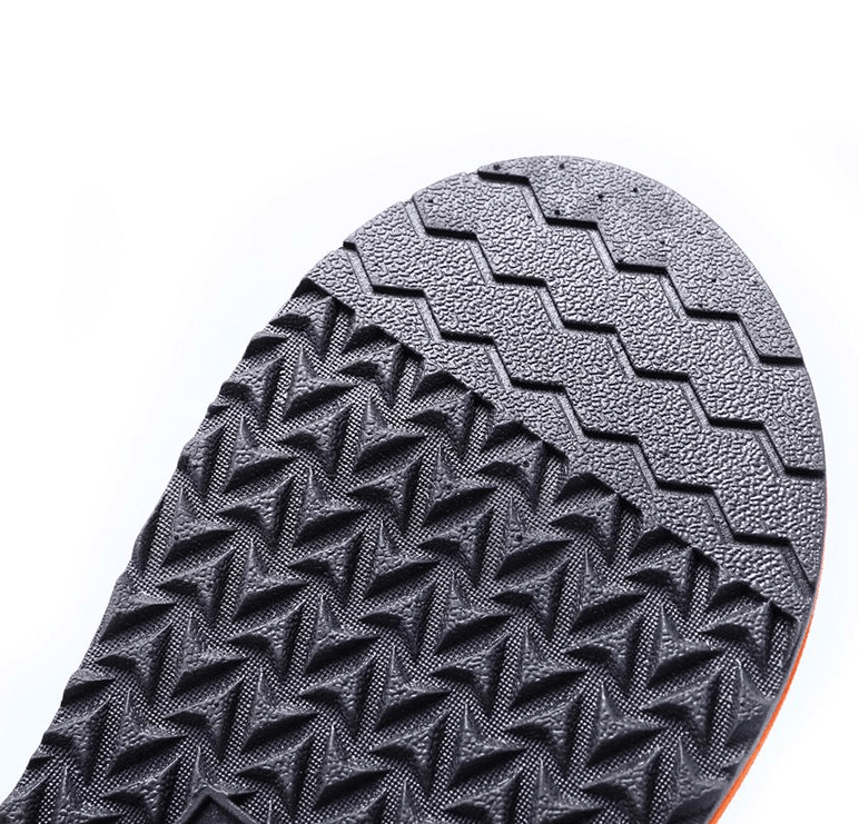 Tread pattern of lightweight beach men's flip flops, showcasing durable rubber sole, ideal for sand. Model: SF1204.