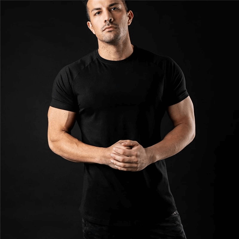 Model wearing black Sporty Men's T-Shirt for Training, showcasing its breathable, quick-drying fabric and O-neck collar design.