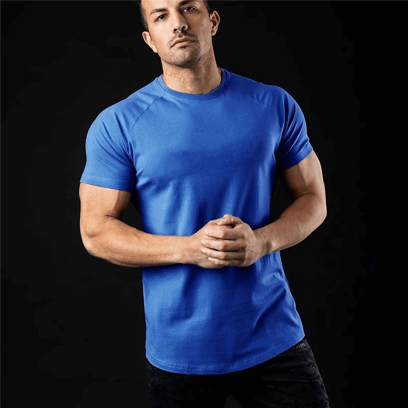 Man wearing a blue lightweight sporty men's t-shirt, perfect for training and workouts, featuring a breathable and quick-drying design.