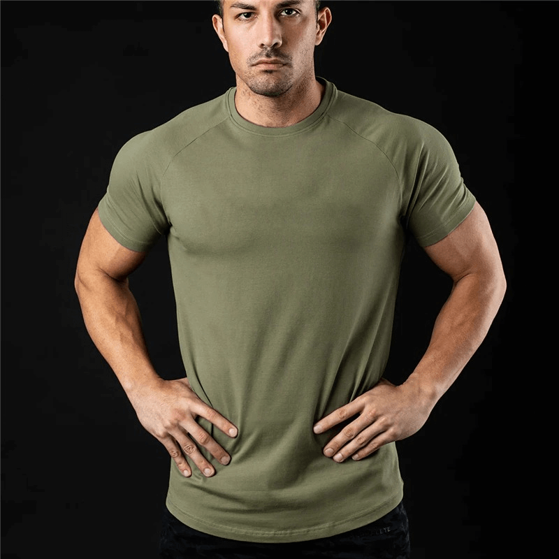 Model wearing green lightweight, sporty men's T-shirt, perfect for training. Features O-neck, short sleeves, breathable and stretchy fabric.