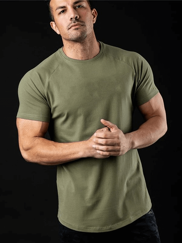 Men's lightweight sporty t-shirt for training, green O-neck, short-sleeve design, perfect for workouts. Breathable and stretchy.