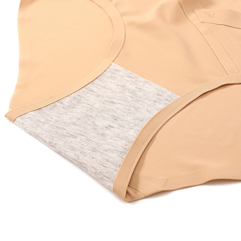 Beige seamless briefs with breathable fabric and solid color design, perfect for fitness and comfort, low-rise style, female underwear SF0970.