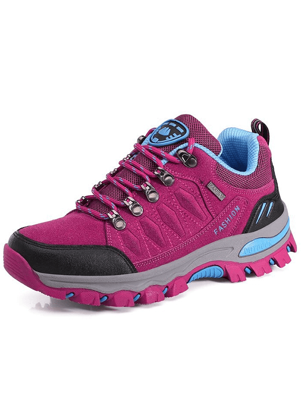 Women's hiking shoes SF0231 in pink with durable rubber sole, breathable lining, and secure lace-up design for mountaineering.