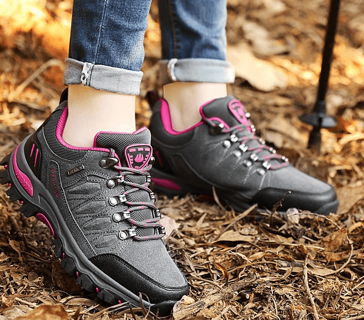 Women's hiking shoes SF0231 on trail, durable cotton upper, rubber outsole, secure lace-up closure, perfect for mountaineering comfort.