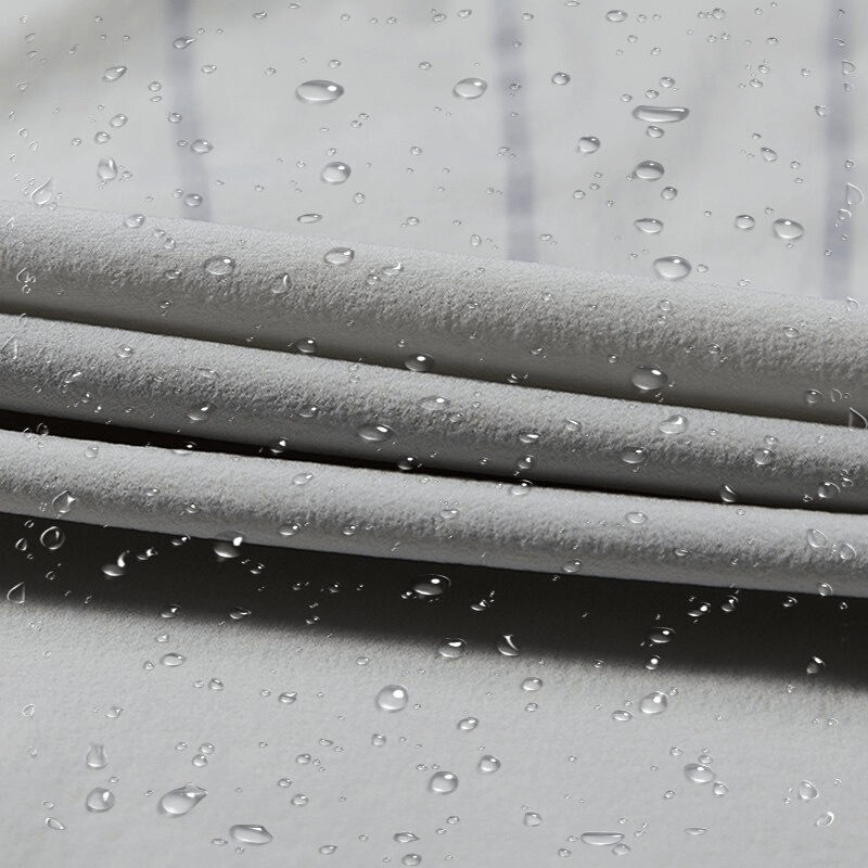 Water droplets on windproof, water-resistant jacket fabric, highlighting its rainproof and quick-drying properties.
