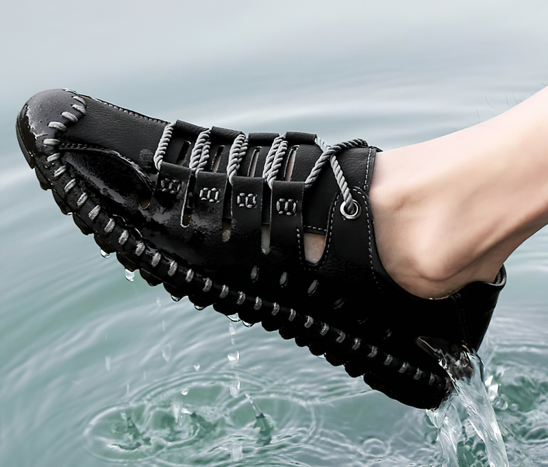 Men's lace-up leather outdoor water shoe, black sandal with breathable design, stepping into water
