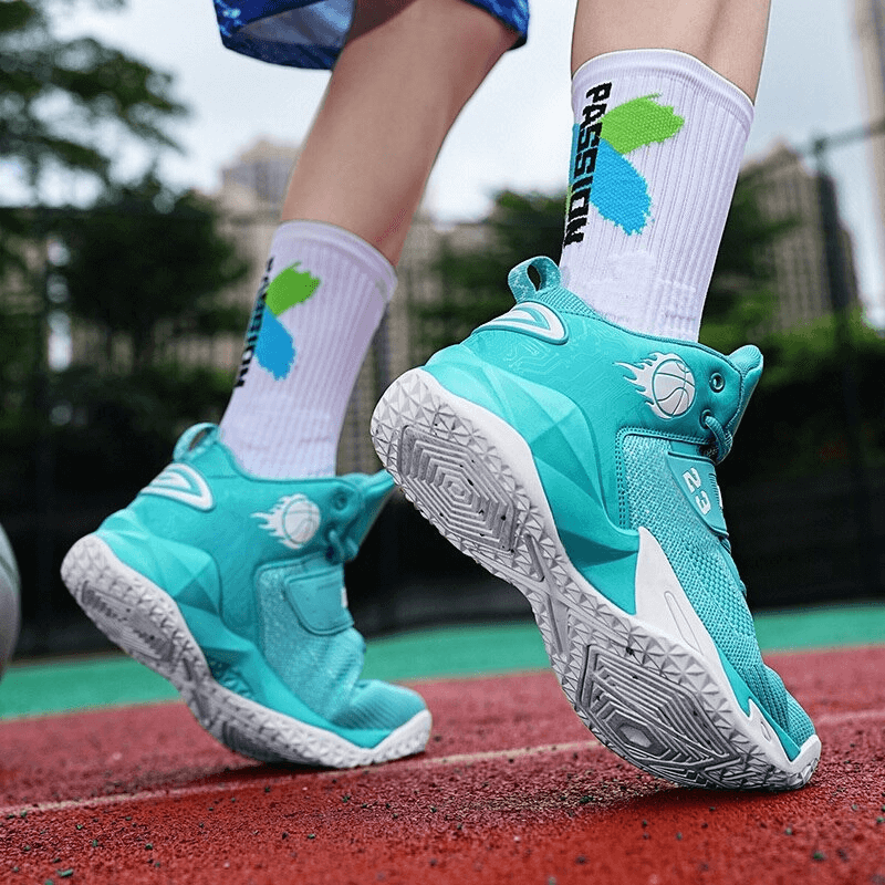 Dynamic light training breathable sneakers with ForMotion technology. Ideal for sports, featuring aqua-blue design and cushioned support.