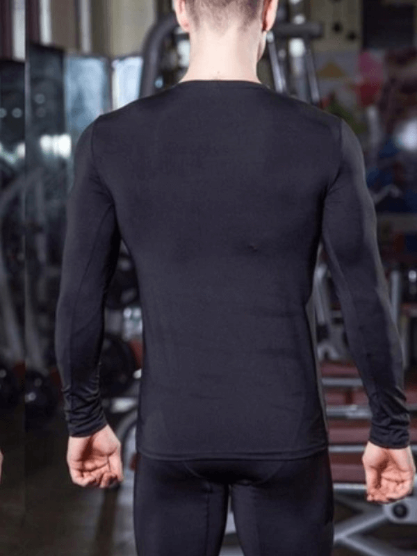 Man wearing lightweight sports compression shirt SF0465, showcasing breathability and elasticity, perfect for gym activities.