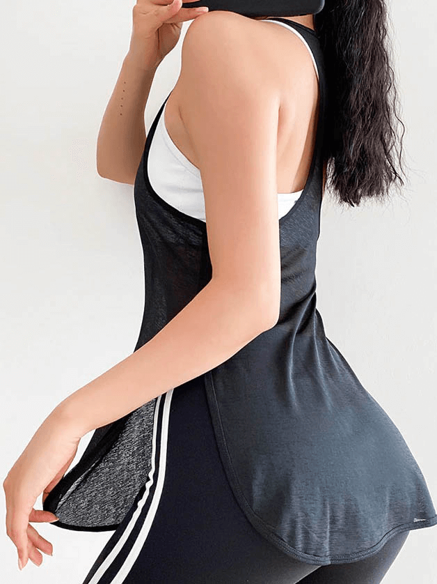 Woman wearing a black loose gym tank top, ideal for running and workouts, showcasing breathable and quick-dry fabric features.