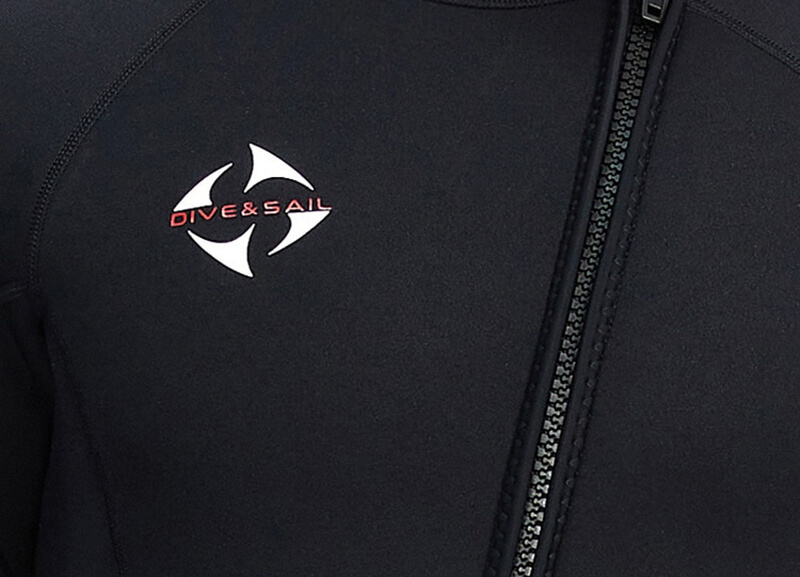 Close-up of black wetsuit with short sleeves, featuring front zipper and Dive & Sail logo, ideal for swimming, surfing, and diving.