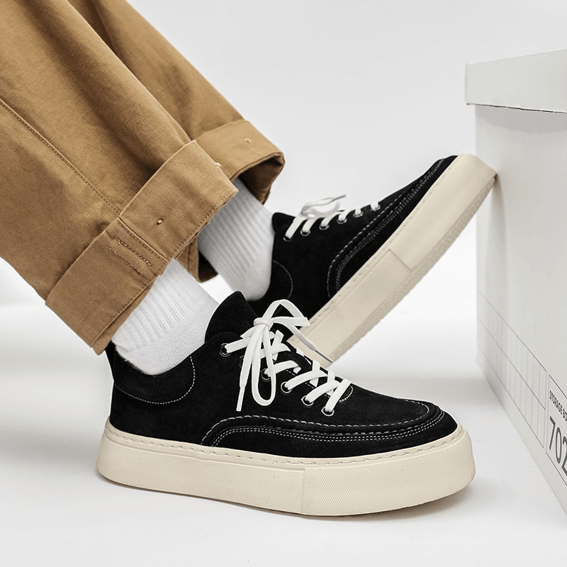 Men's breathable casual shoes, leather stylish sneakers SF0973 with flexible rubber outsole, worn with white socks and brown pants.