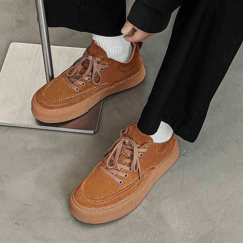 Men's breathable casual leather sneakers SF0973 with lace-up design, providing style and comfort with flexible rubber outsole.