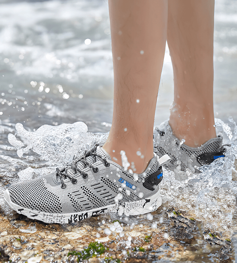 Men's mesh sneakers with soft outsole splash water, perfect for casual wear, offering ventilation and comfort.