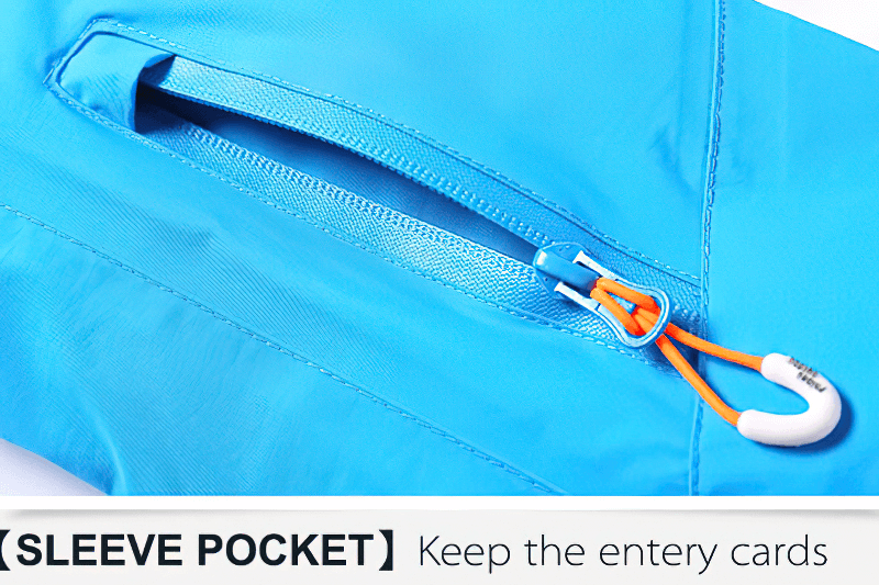 Bright blue ski jacket with sleeve pocket for easy storage of entry cards, designed for convenience and style. Perfect for skiing enthusiasts.