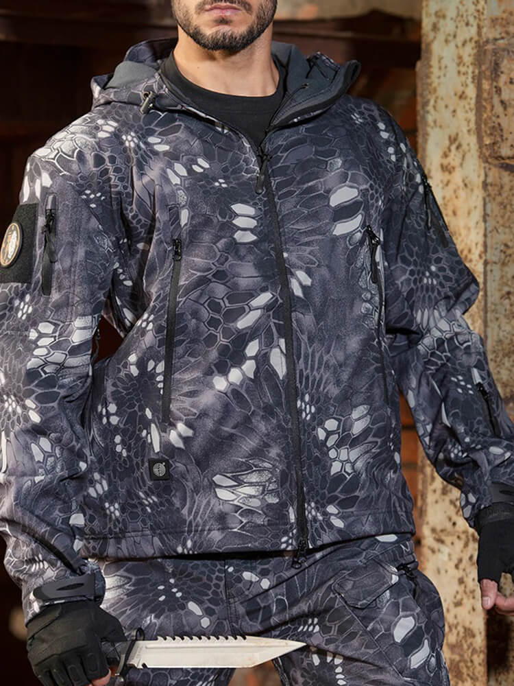 Men's tactical warm jacket in urban camo pattern, hooded, with pockets, perfect for outdoor adventures, SF0424 style.