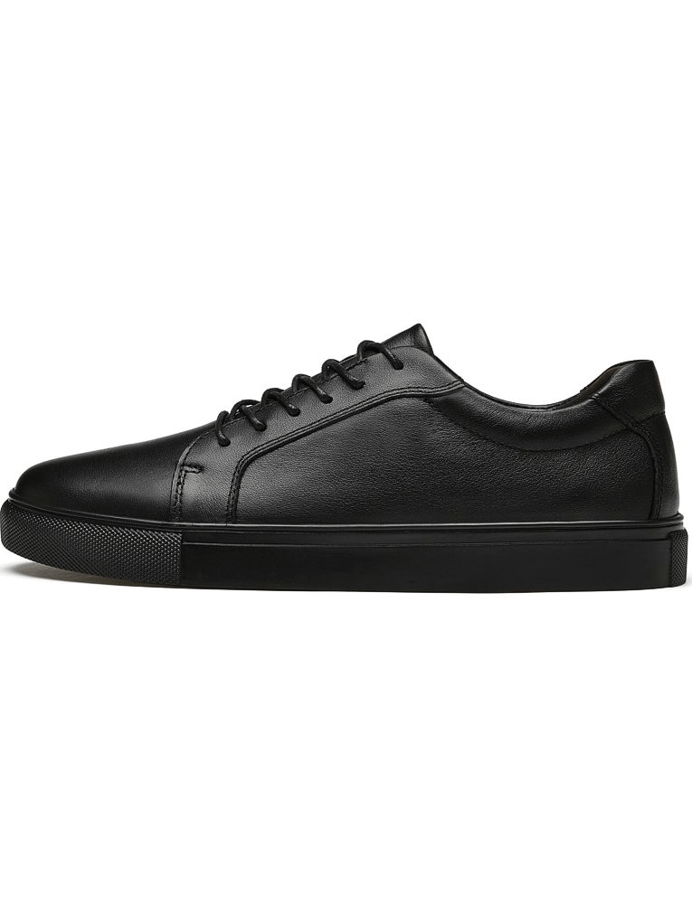 Men's black leather sneakers with flexible flat sole, SF1177, featuring a rubber outsole and lace-up design for comfort and style.