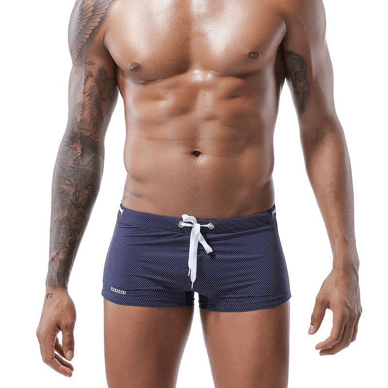 Men's swimming drawstring boxers in navy blue with adjustable fit, designed for comfort and maneuverability. Perfect beachwear style.