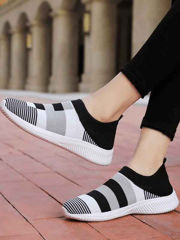 Mesh Breathable Women's Shoes SF0267 - Stylish black and white sports sneakers for women, featuring air mesh upper and slip-on design.