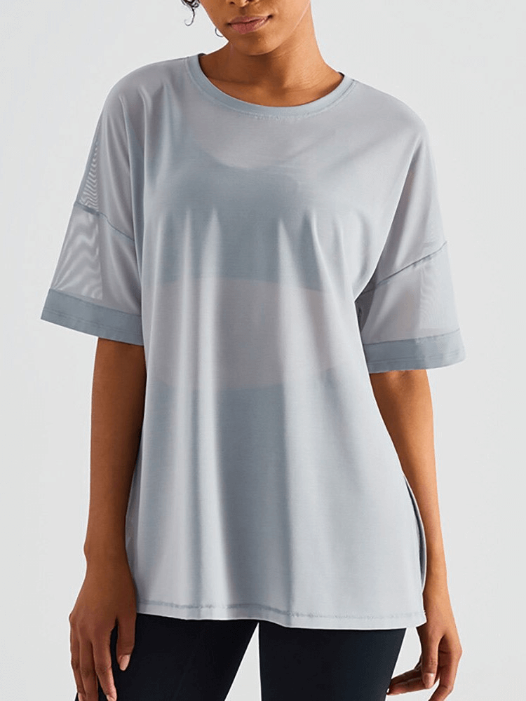 Woman wearing a gray mesh casual sports T-shirt with short sleeves, perfect for fitness and yoga, quick drying and breathable.