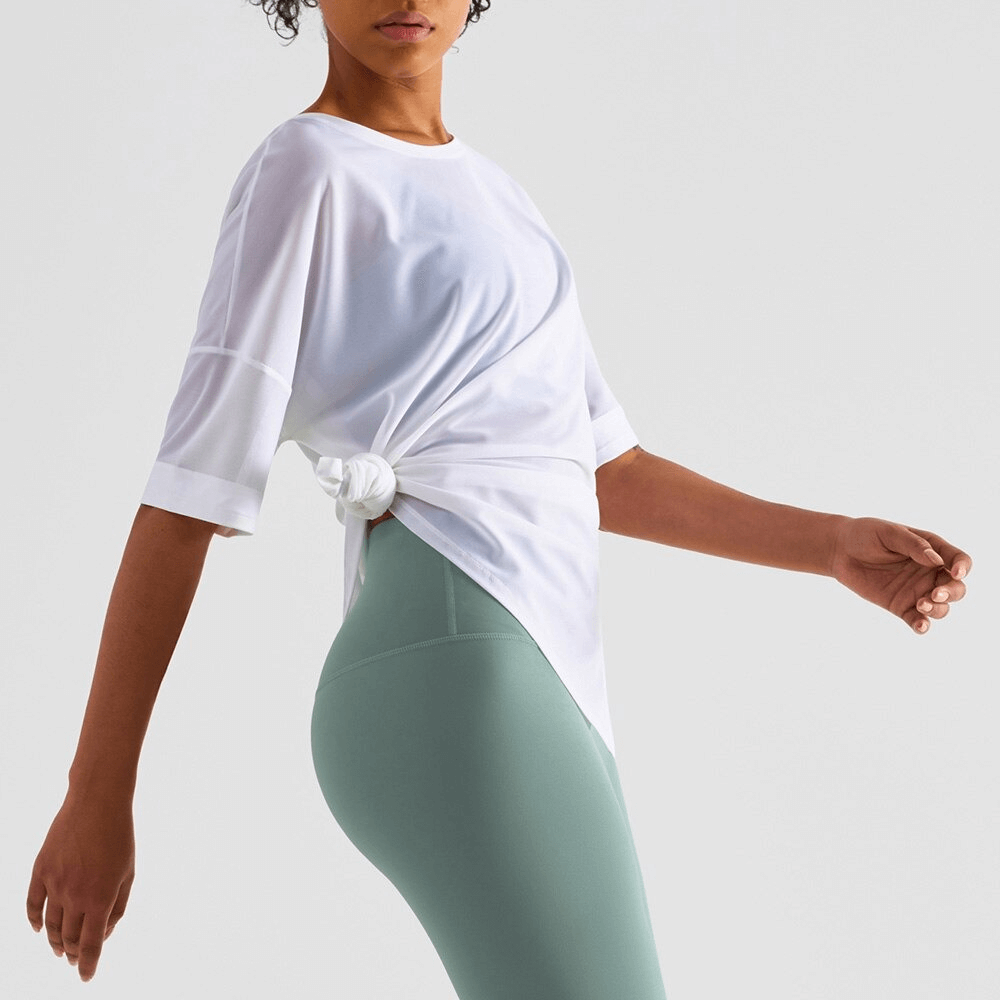 Woman wearing white mesh casual sports T-shirt, short sleeves, quick drying nylon fabric, ideal for fitness and yoga.