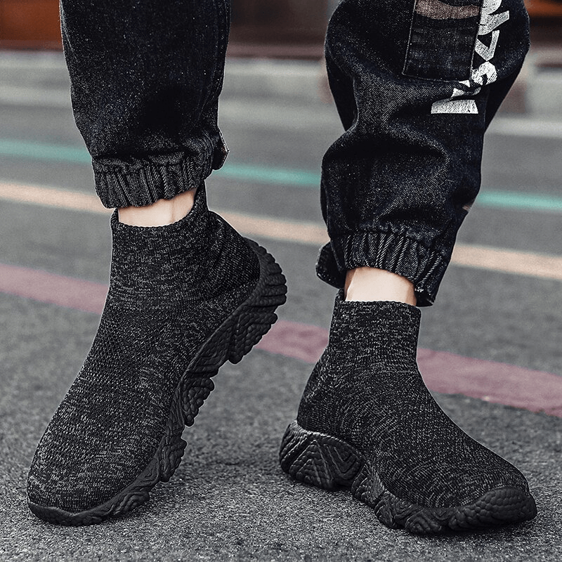 Mesh elastic breathable unisex sneakers on urban pavement, featuring air mesh and EVA comfort, ideal for everyday wear.