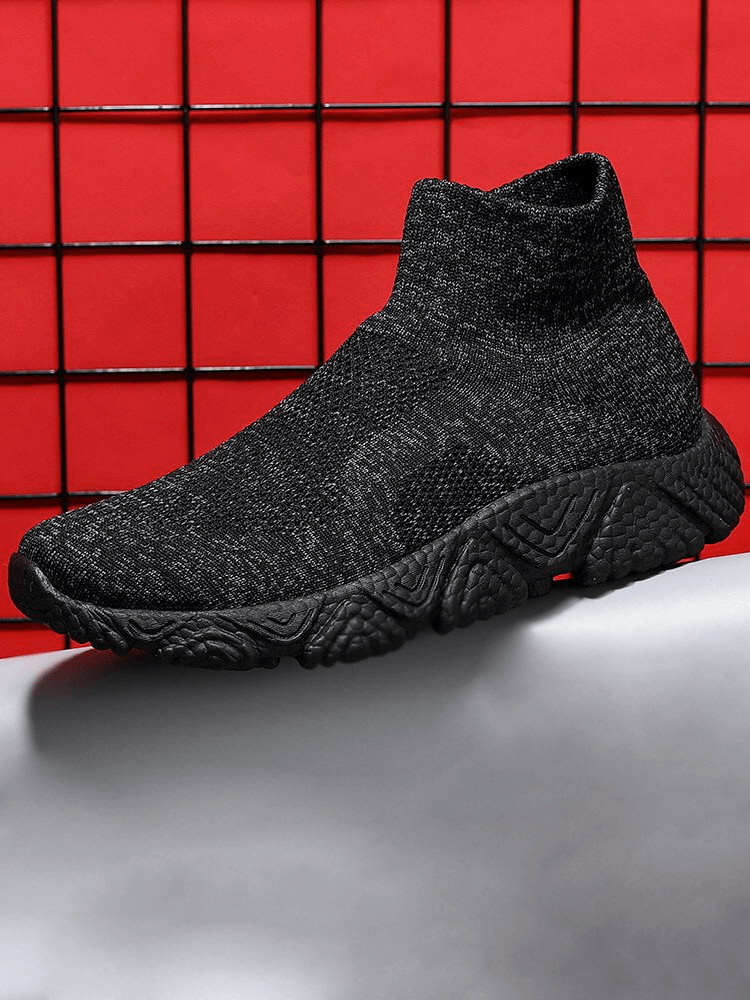 Black mesh elastic breathable unisex sneaker SF1215 with EVA cushioning on red grid background.