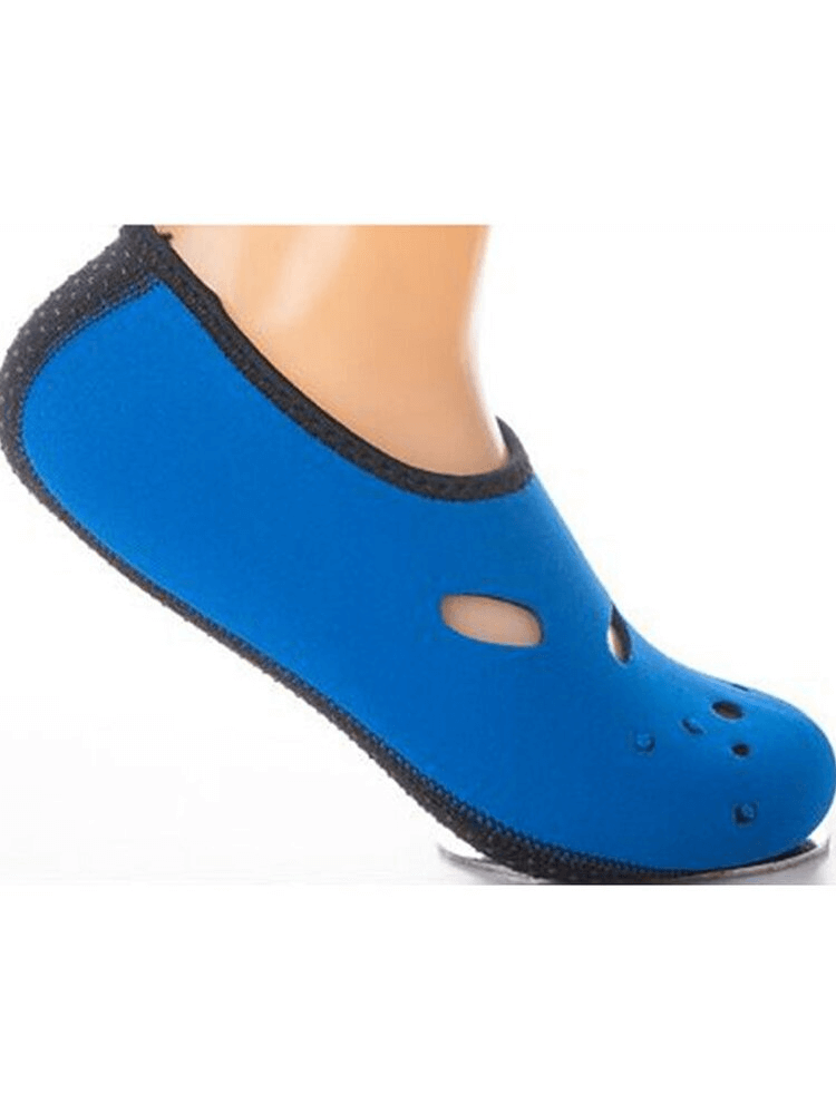 Blue non-slip beach shoe for diving with rubber sole, lightweight elastic design, perfect for swimming and water sports.