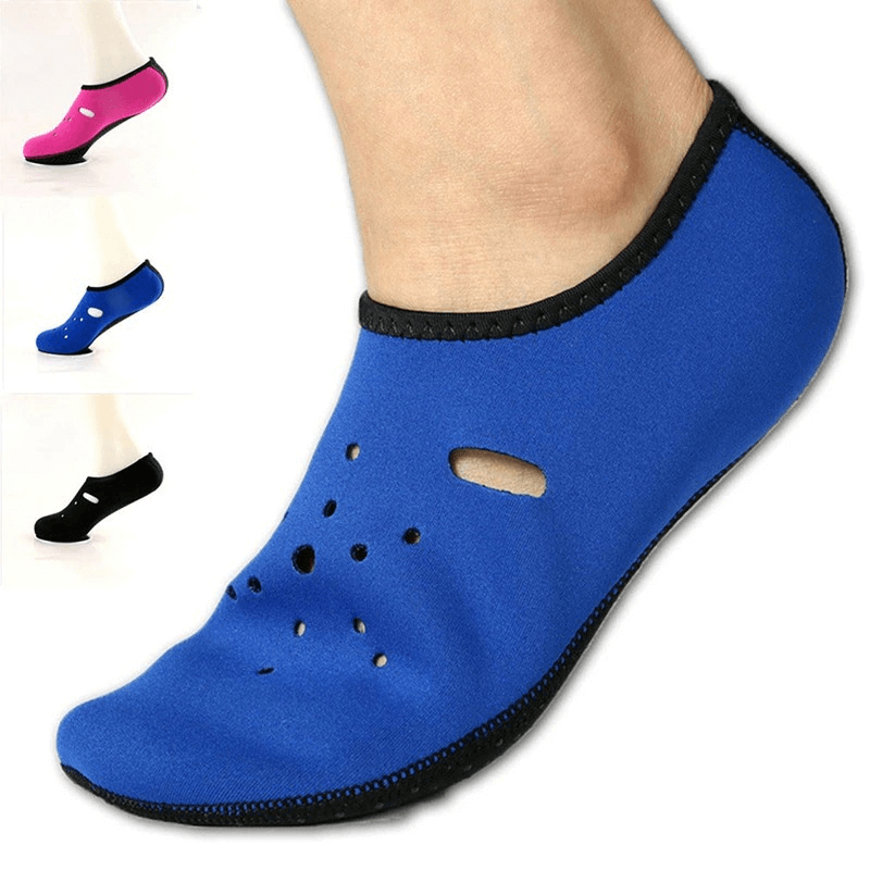 Blue non-slip beach shoes for diving, lightweight water footwear with rubber sole, showcased in blue, pink, and black colors.