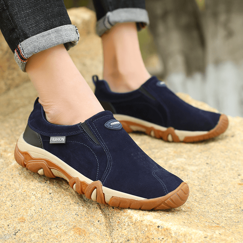 Navy blue non-slip outdoor hiking shoes for men with rubber outsole, perfect for light trekking and comfortable exploration.