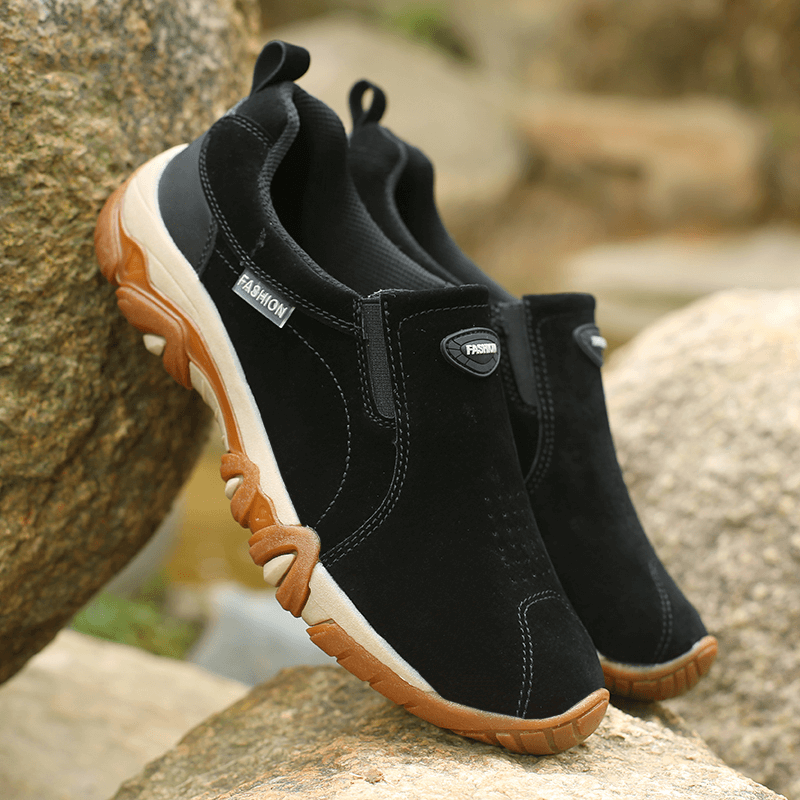 Non-slip outdoor hiking shoes for men, SF1156, with stretch fabric and rubber outsole for ultimate grip and comfort.