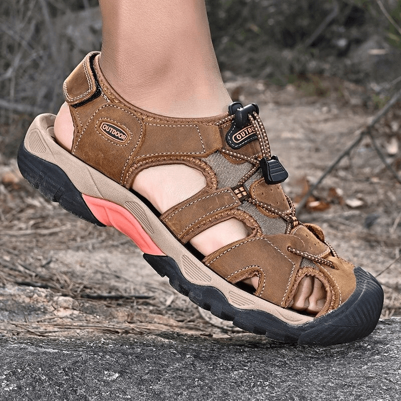 Men's tactical trekking sandals in genuine leather, brown, with rubber outsole and elastic band closure, perfect for outdoor adventures.