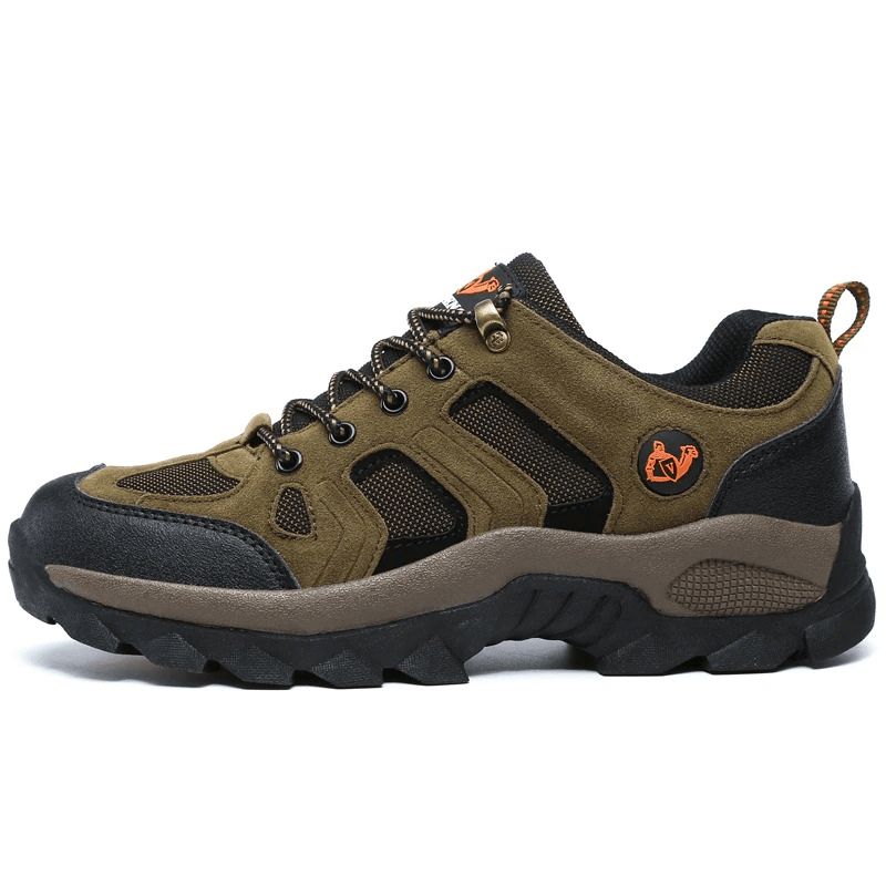 Men's outdoor lace-up trekking shoes SF0701 - durable, waterproof, round-toe design with suede upper and rubber outsole.