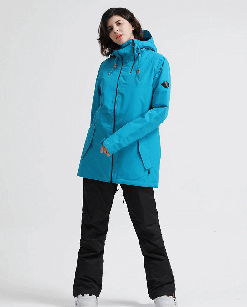 Woman wearing a blue waterproof snowboarding jacket for skiing, demonstrating stylish winter sports attire.